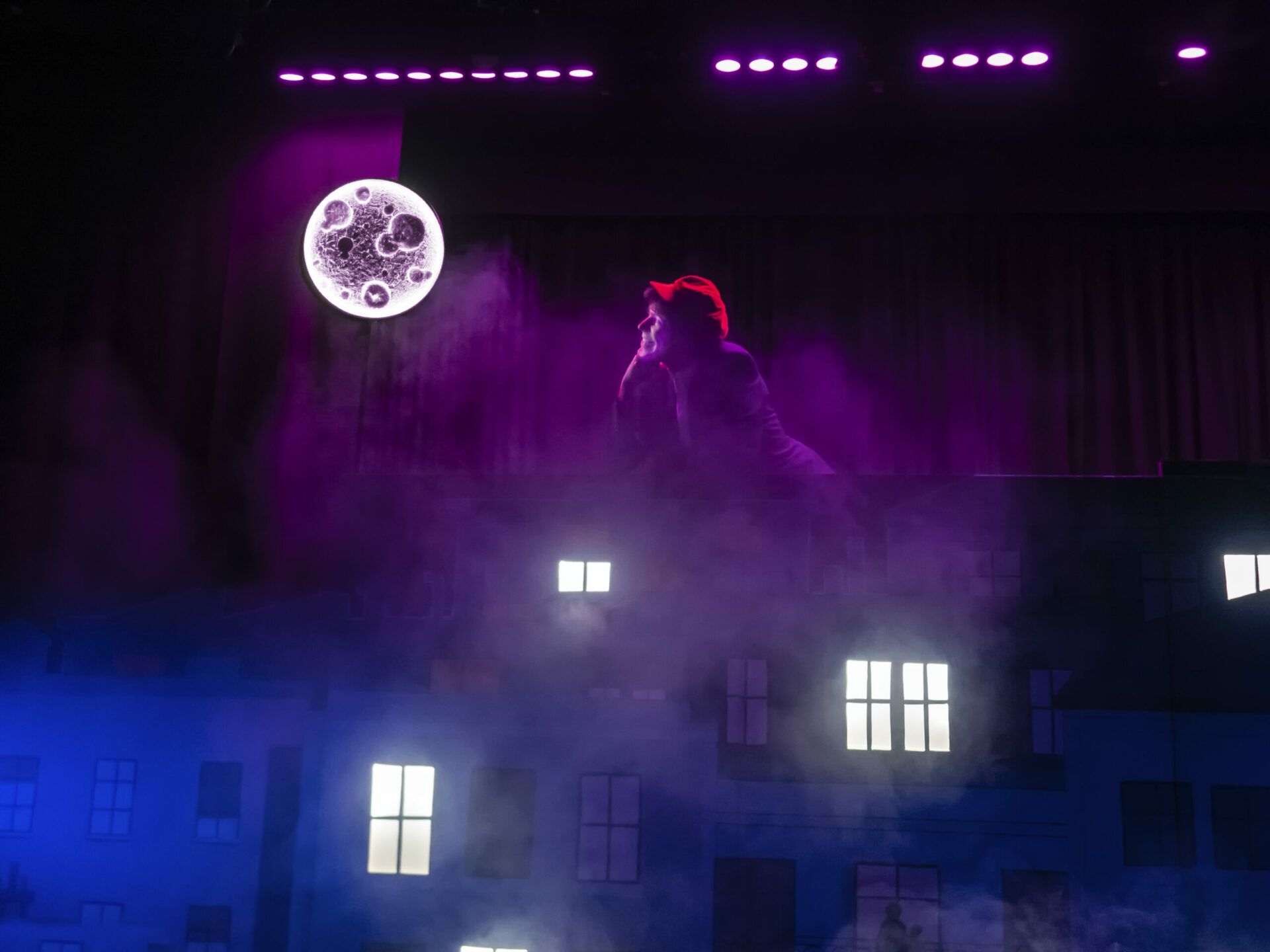 Luces bajo el tejado